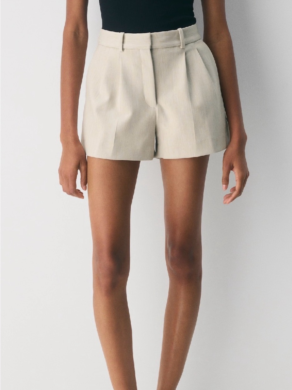 Aritzia Babaton Pleated Mini Short - Heather Matte Pearl - Picture 2 of 7